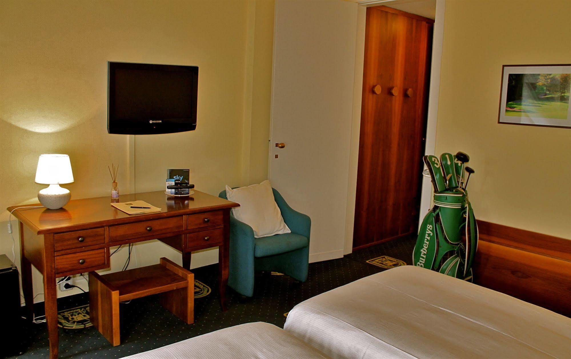 Golf Hotel La Pinetina 아피아노젠틸레 외부 사진